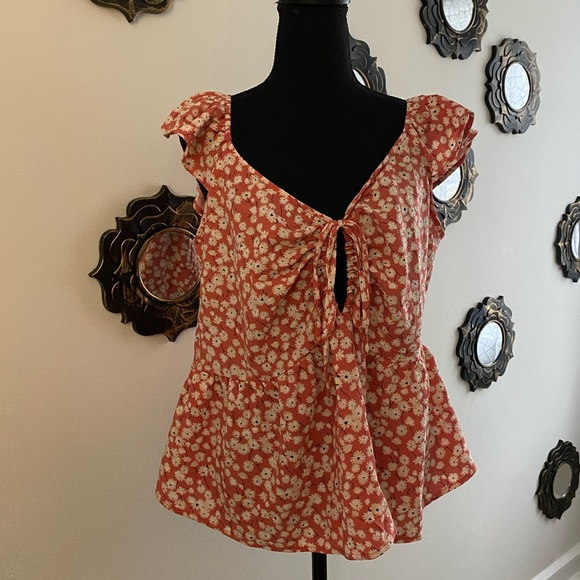 Sweet Rain peplum crop top, floral print design. - Picture 1 of 4